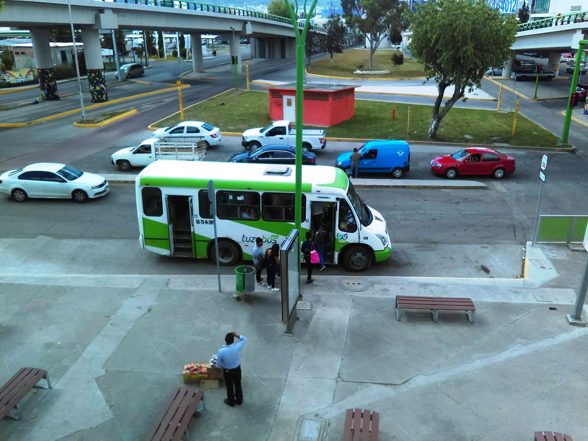 Velocímetro de automóvil — instrumento de medición de velocidad vehicular